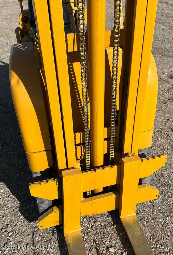 image for item DQ3136 Allis-Chalmers FT20-24 forklift