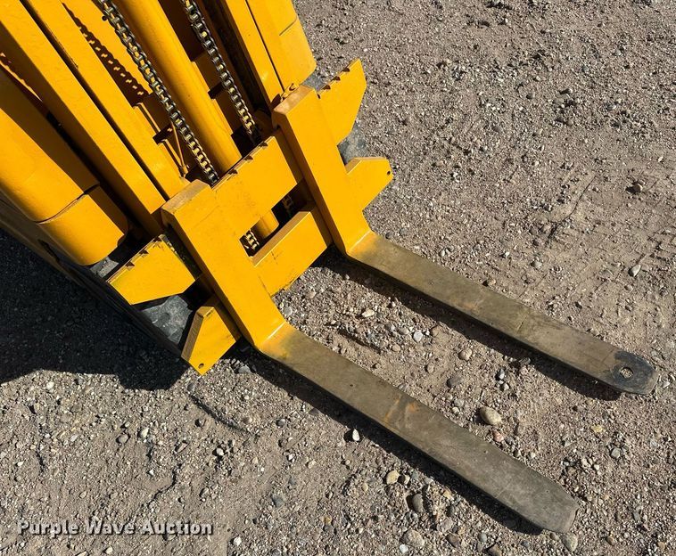 image for item DQ3136 Allis-Chalmers FT20-24 forklift