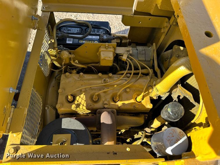 image for item DQ3136 Allis-Chalmers FT20-24 forklift