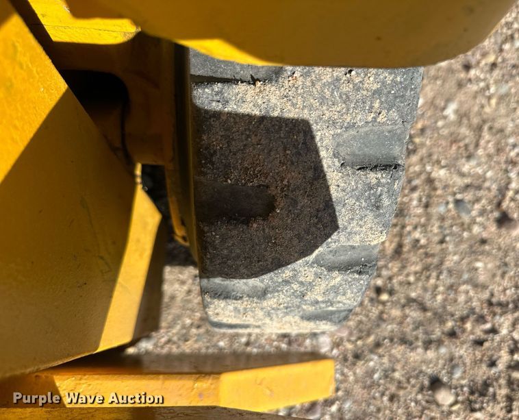 image for item DQ3136 Allis-Chalmers FT20-24 forklift