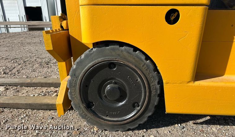 image for item DQ3136 Allis-Chalmers FT20-24 forklift