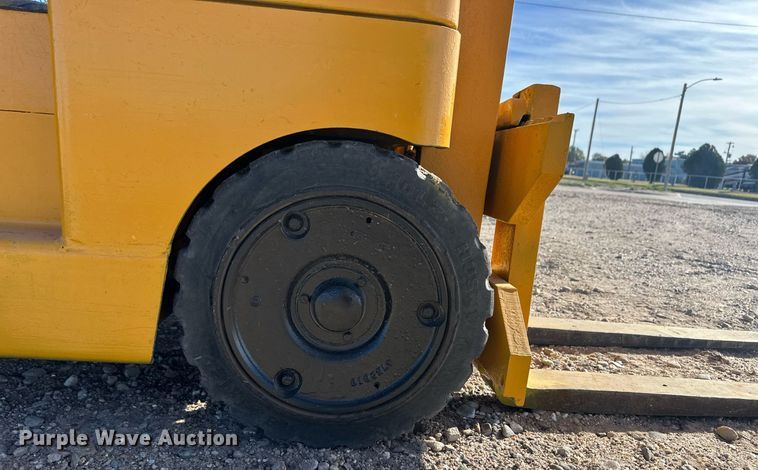 image for item DQ3136 Allis-Chalmers FT20-24 forklift