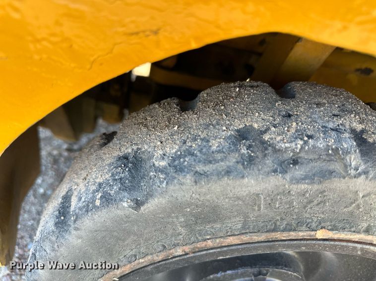 image for item DQ3136 Allis-Chalmers FT20-24 forklift