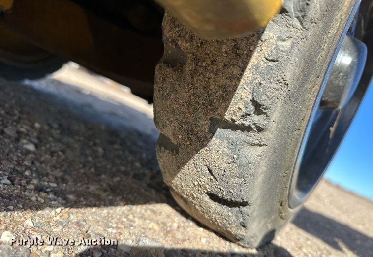 image for item DQ3136 Allis-Chalmers FT20-24 forklift