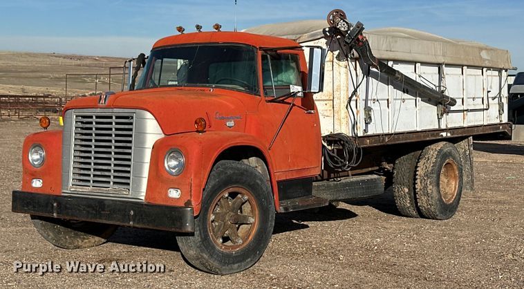 image for item DQ3169 1967 International Loadstar 1600 grain truck