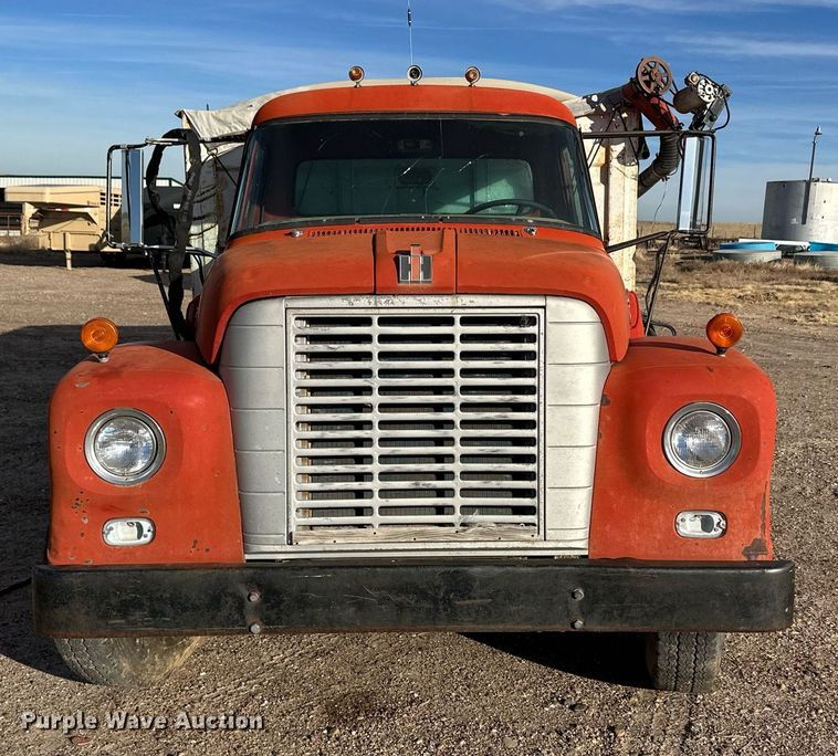 image for item DQ3169 1967 International Loadstar 1600 grain truck
