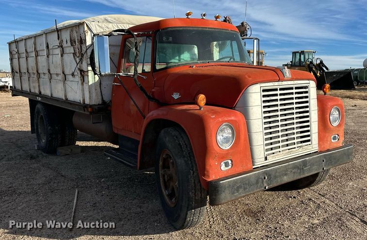 image for item DQ3169 1967 International Loadstar 1600 grain truck