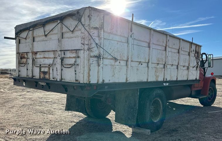 image for item DQ3169 1967 International Loadstar 1600 grain truck