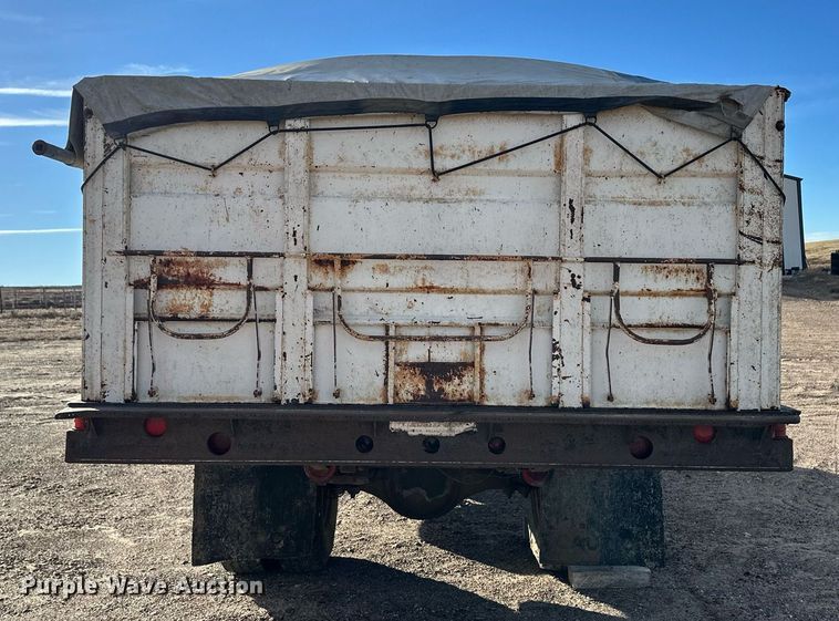 image for item DQ3169 1967 International Loadstar 1600 grain truck