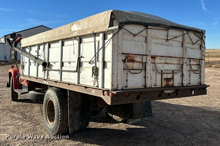 image for item DQ3169 1967 International Loadstar 1600 grain truck