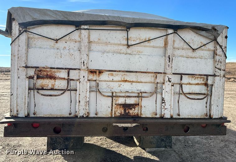 image for item DQ3169 1967 International Loadstar 1600 grain truck