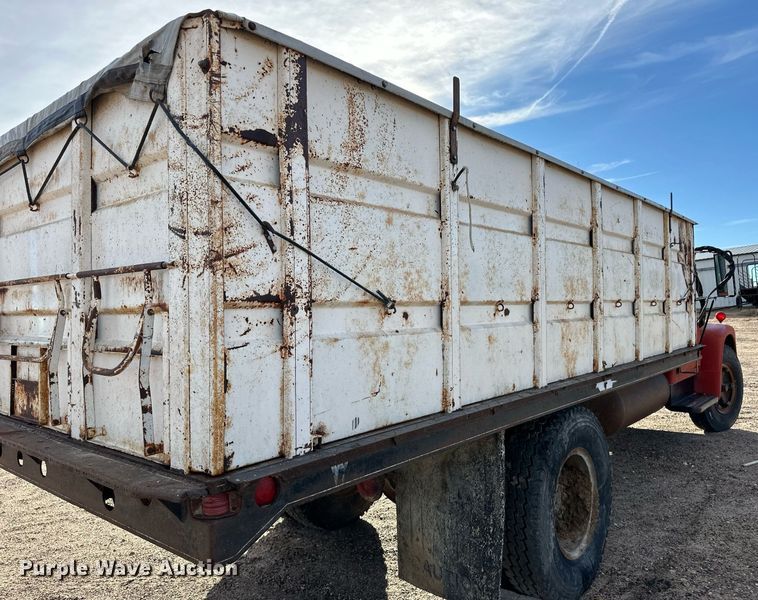 image for item DQ3169 1967 International Loadstar 1600 grain truck