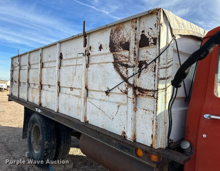 image for item DQ3169 1967 International Loadstar 1600 grain truck