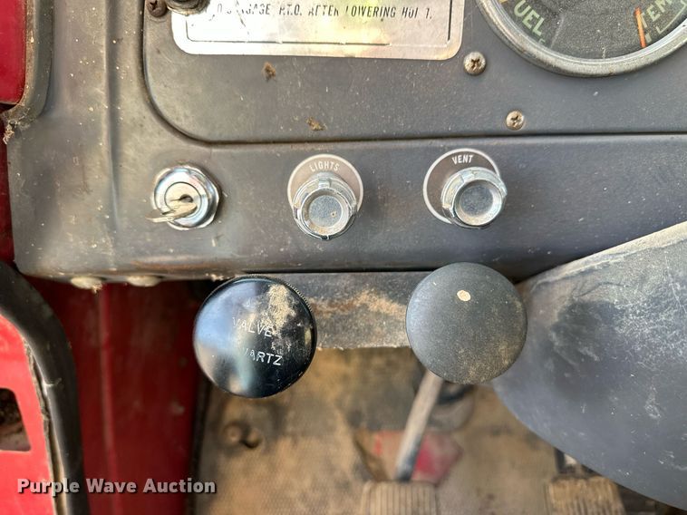 image for item DQ3169 1967 International Loadstar 1600 grain truck