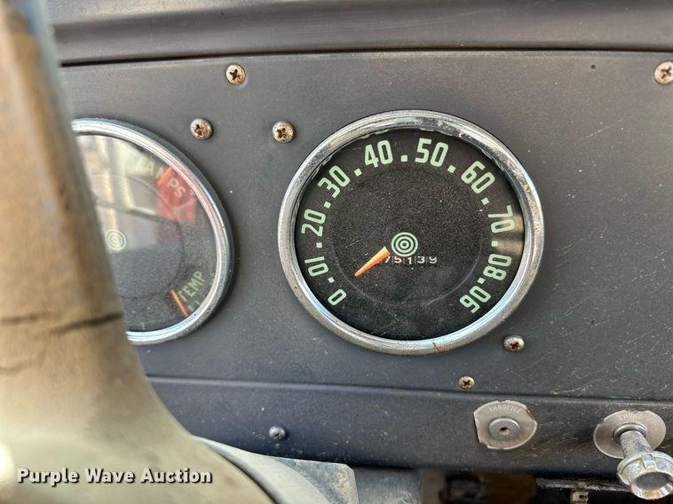 image for item DQ3169 1967 International Loadstar 1600 grain truck