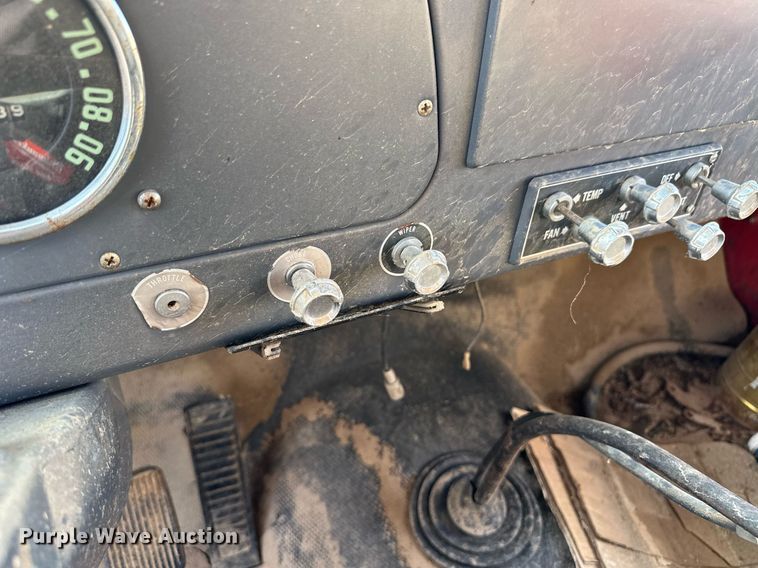 image for item DQ3169 1967 International Loadstar 1600 grain truck