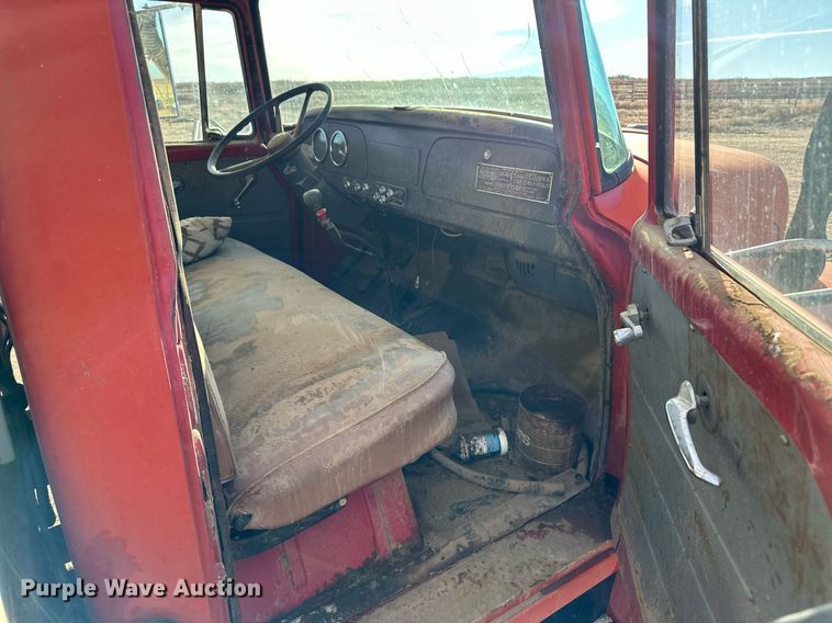 image for item DQ3169 1967 International Loadstar 1600 grain truck