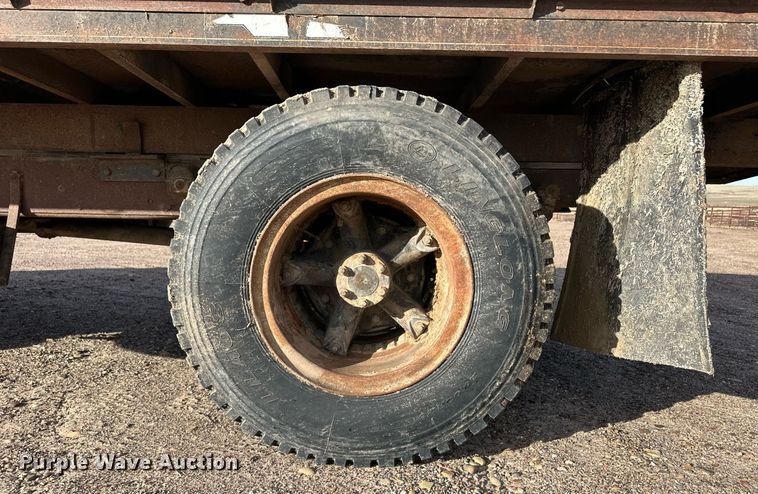 image for item DQ3169 1967 International Loadstar 1600 grain truck