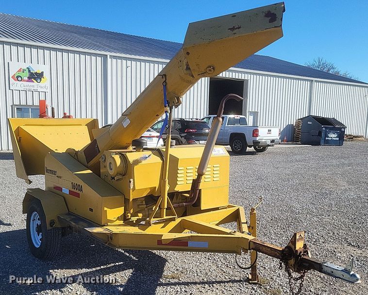 image for item DQ3764 1990 Vermeer 1600A wood chipper