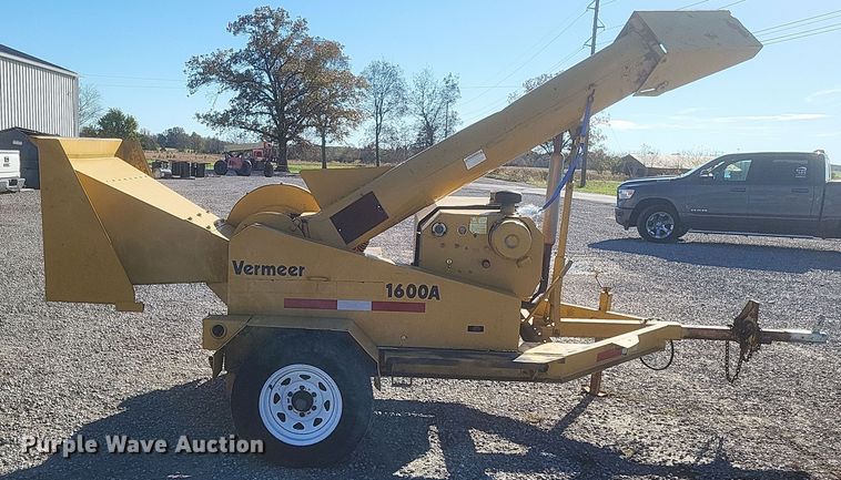 image for item DQ3764 1990 Vermeer 1600A wood chipper