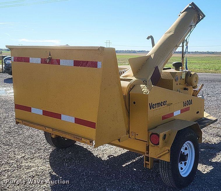 image for item DQ3764 1990 Vermeer 1600A wood chipper