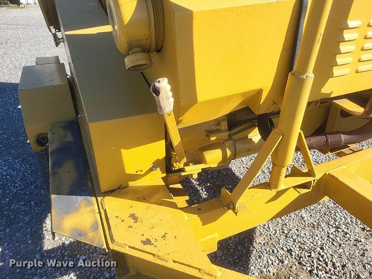 image for item DQ3764 1990 Vermeer 1600A wood chipper