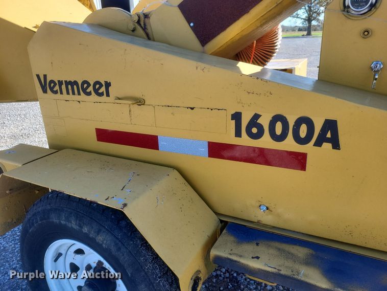 image for item DQ3764 1990 Vermeer 1600A wood chipper