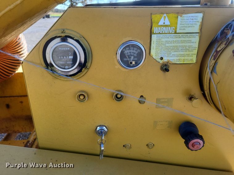 image for item DQ3764 1990 Vermeer 1600A wood chipper