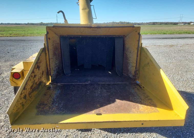 image for item DQ3764 1990 Vermeer 1600A wood chipper