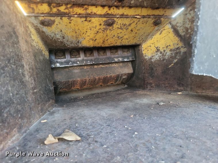 image for item DQ3764 1990 Vermeer 1600A wood chipper