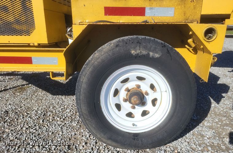 image for item DQ3764 1990 Vermeer 1600A wood chipper