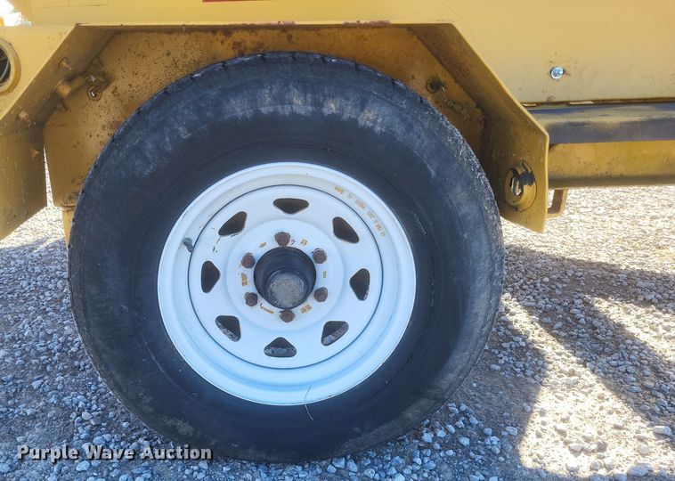 image for item DQ3764 1990 Vermeer 1600A wood chipper