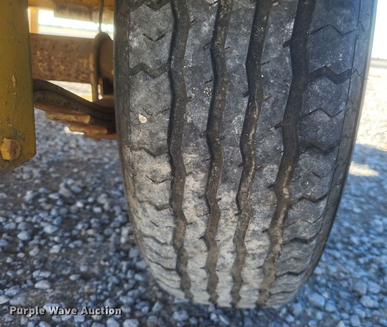 image for item DQ3764 1990 Vermeer 1600A wood chipper