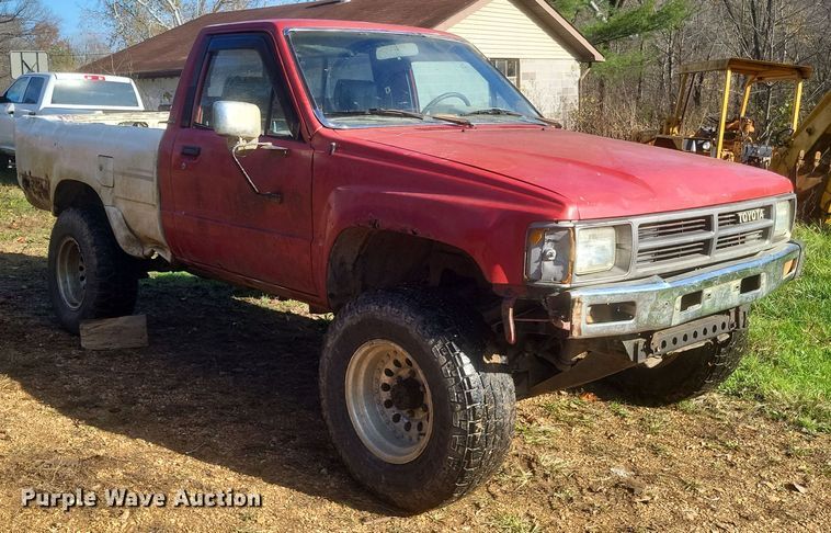 image for item DQ3777 1987 Toyota Tacoma pickup truck