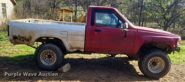 image for item DQ3777 1987 Toyota Tacoma pickup truck