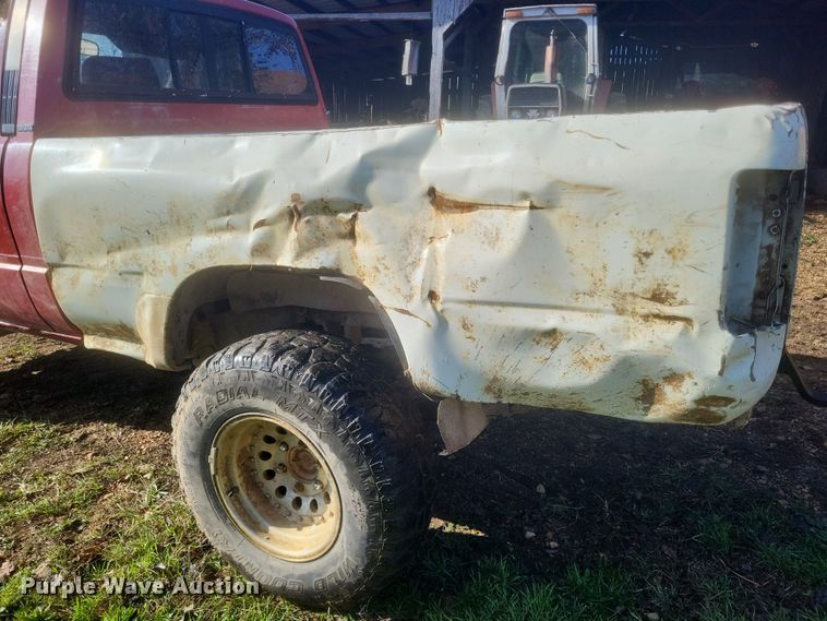 image for item DQ3777 1987 Toyota Tacoma pickup truck