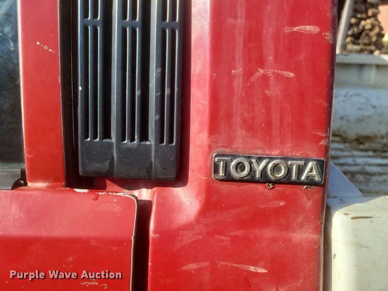 image for item DQ3777 1987 Toyota Tacoma pickup truck