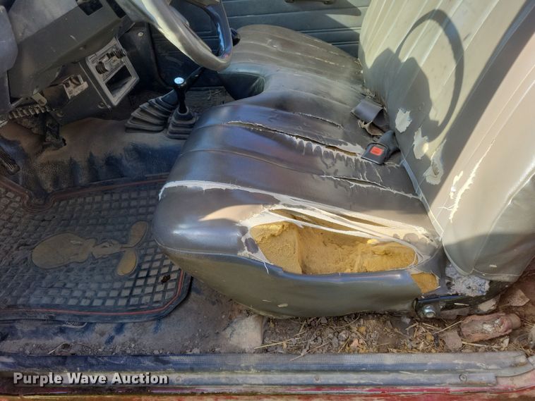 image for item DQ3777 1987 Toyota Tacoma pickup truck