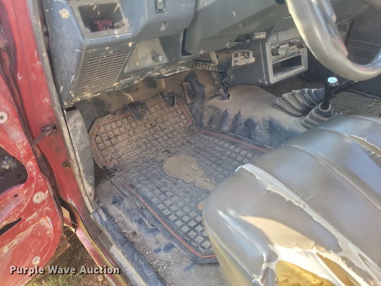 image for item DQ3777 1987 Toyota Tacoma pickup truck