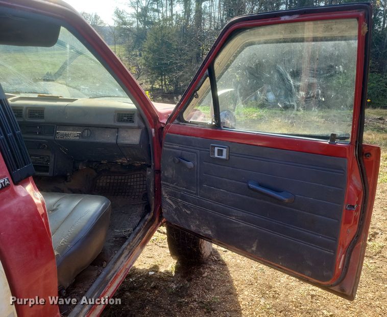 image for item DQ3777 1987 Toyota Tacoma pickup truck