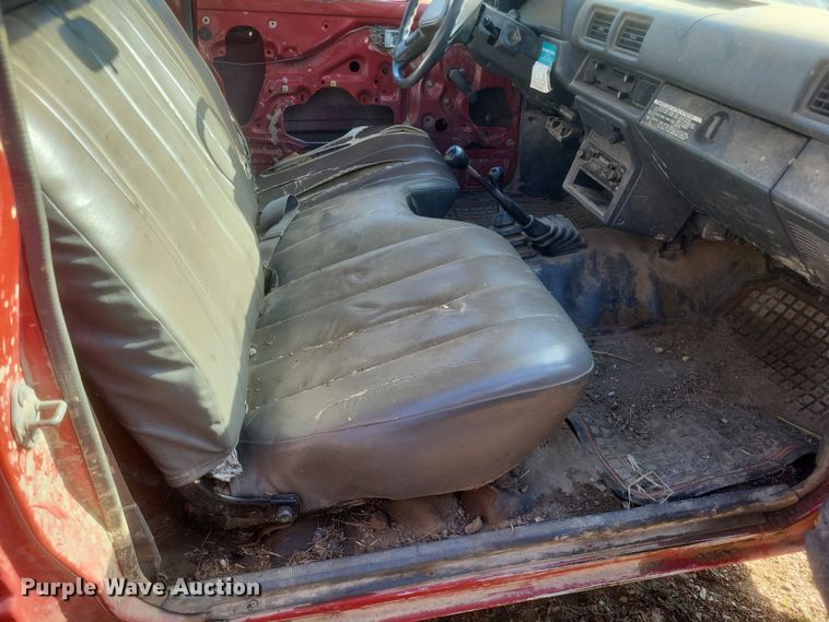 image for item DQ3777 1987 Toyota Tacoma pickup truck