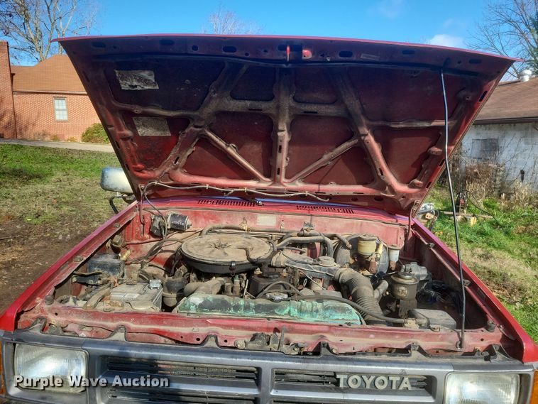 image for item DQ3777 1987 Toyota Tacoma pickup truck