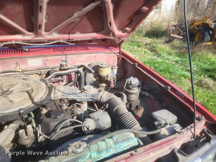 image for item DQ3777 1987 Toyota Tacoma pickup truck