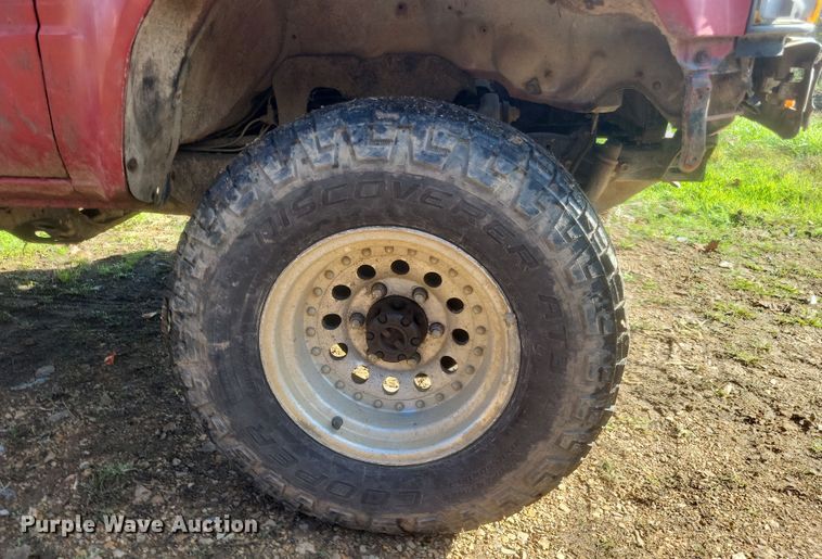 image for item DQ3777 1987 Toyota Tacoma pickup truck