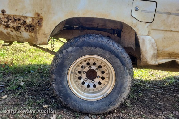 image for item DQ3777 1987 Toyota Tacoma pickup truck