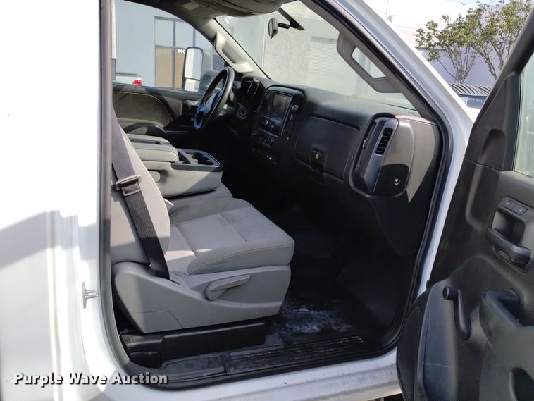 image for item DQ6177 2018 Chevrolet Silverado 3500HD box truck