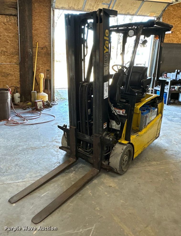 image for item DS3147 Yale forklift