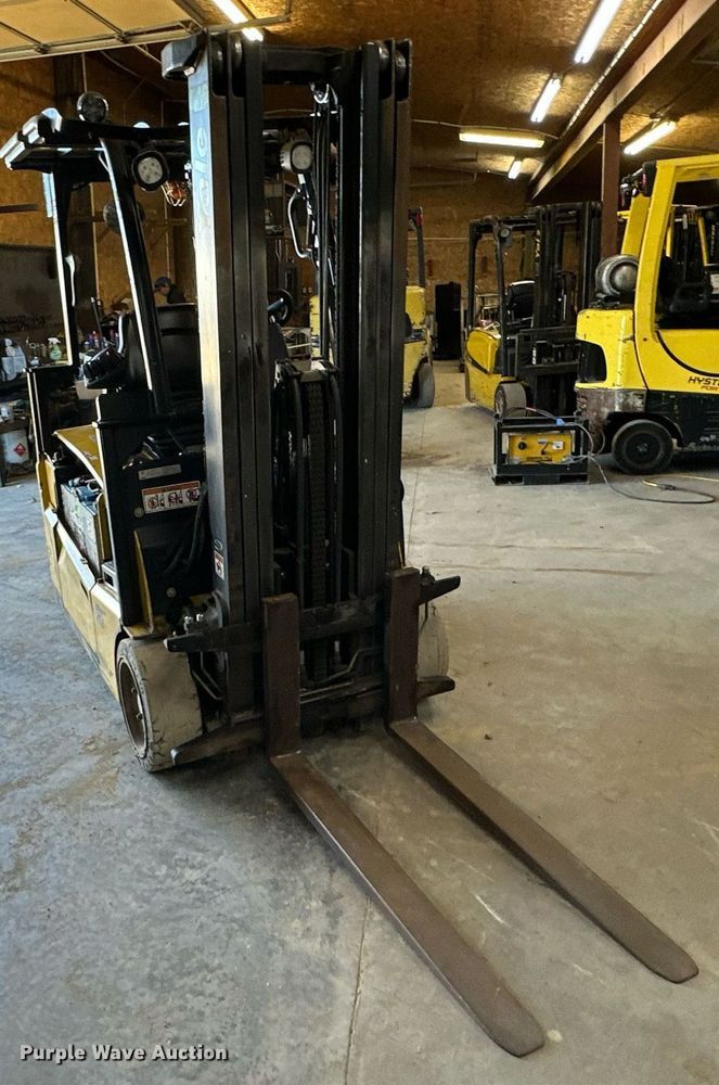 image for item DS3147 Yale forklift