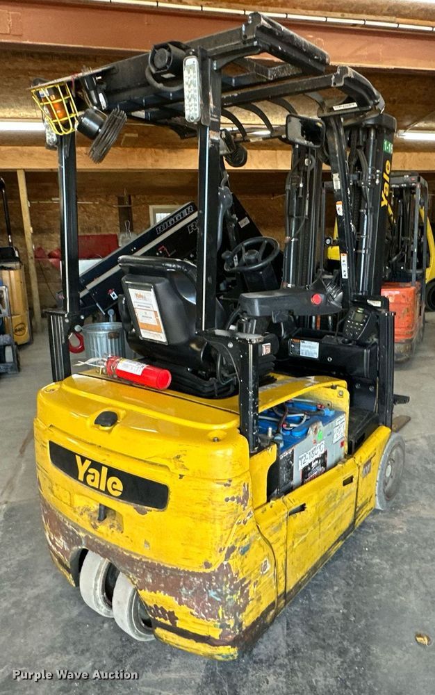 image for item DS3147 Yale forklift