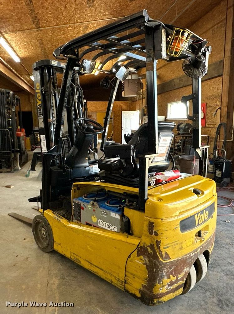 image for item DS3147 Yale forklift